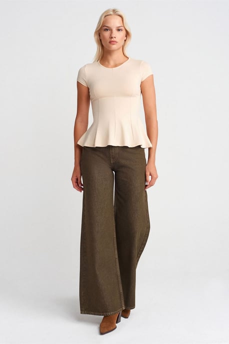Fitted Crew Neck Frilly T-shirt - Image 4