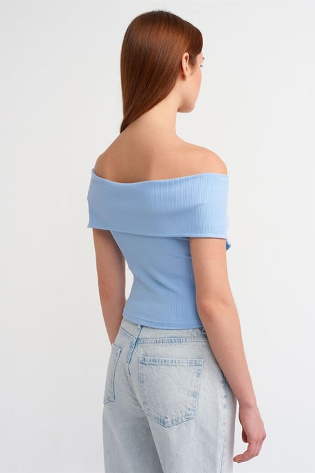 Women's Off-shoulder Crop T-shirt With Zipper - Image 2