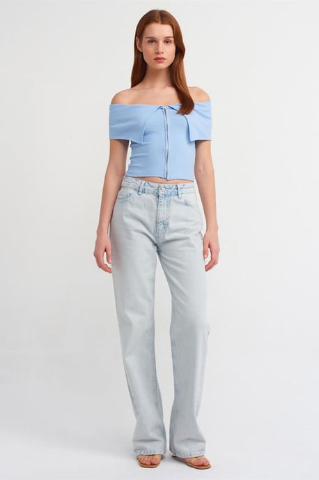 Women's Off-shoulder Crop T-shirt With Zipper - Image 3