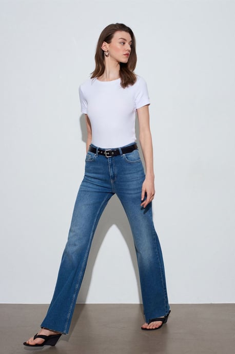 Dames Slim Fit Crew Neck T-Shirt - Image 4