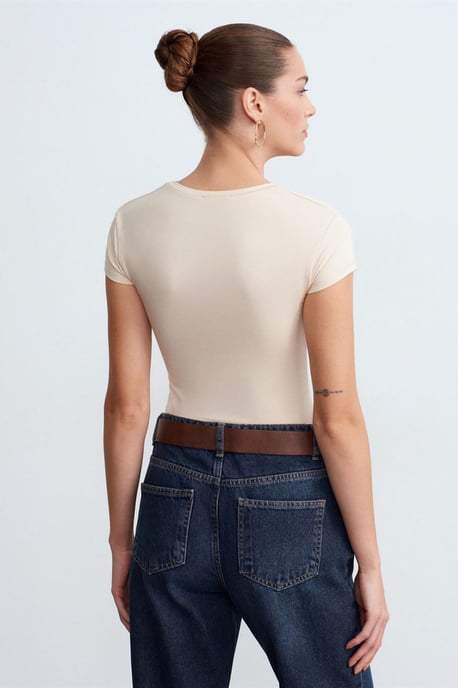 Tight Fit Crew Neck T-shirt - Image 2