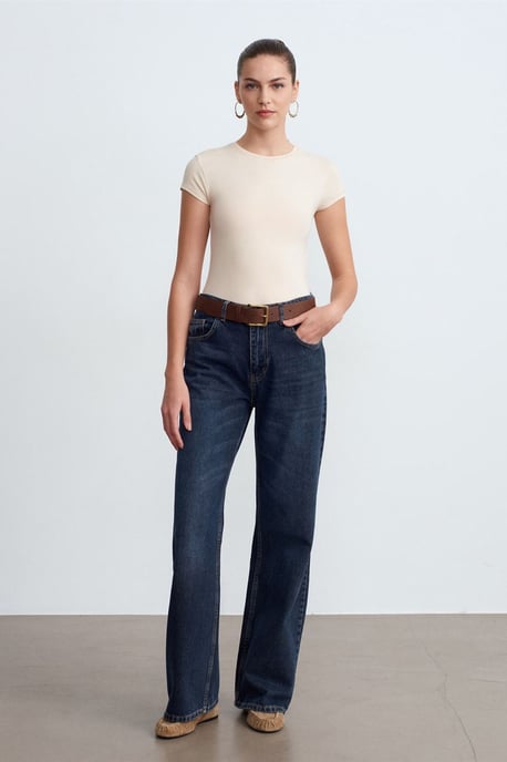 Tight Fit Crew Neck T-shirt - Image 4