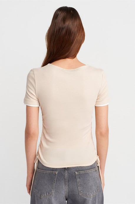 Dam T-Shirt i Bomull med Slim Fit och Rundad Halsringning - Image 2