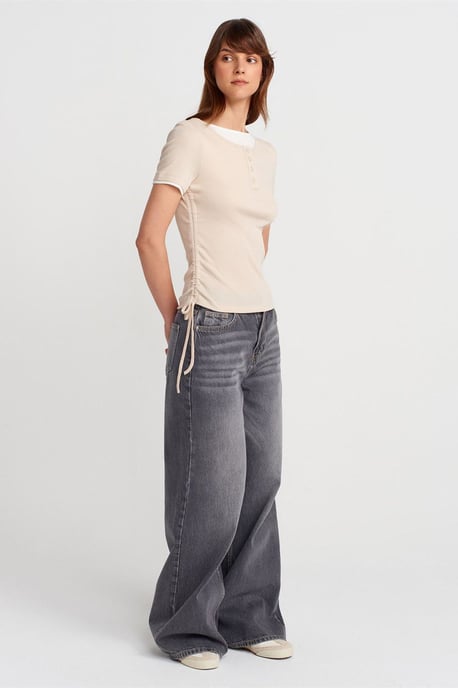 Dam T-Shirt i Bomull med Slim Fit och Rundad Halsringning - Image 4