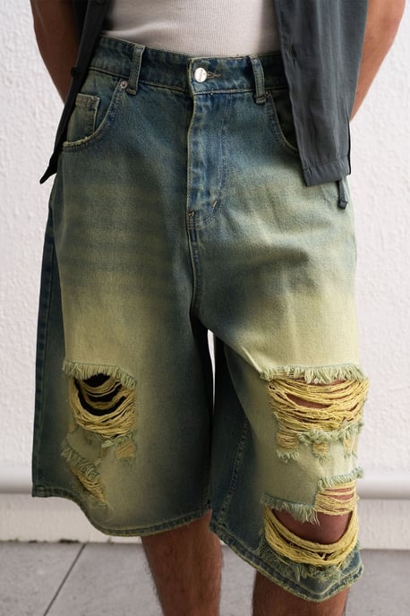 Zara Denim Capri Shorts med förstörda detaljer - Image 2