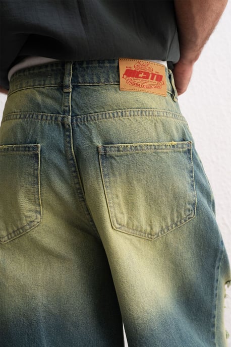 Zara Denim Capri Shorts med förstörda detaljer - Image 3