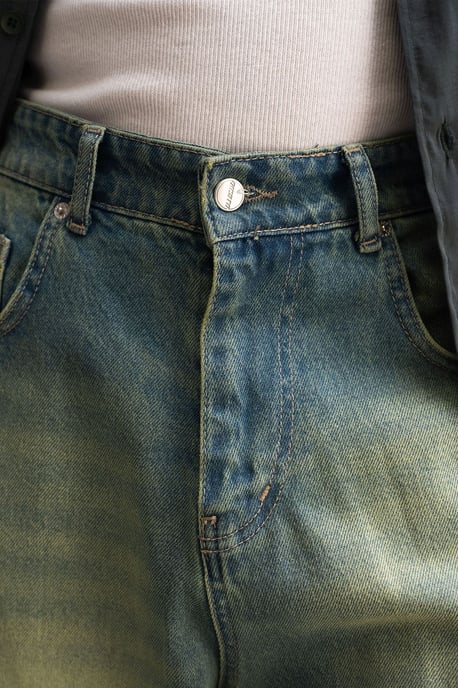 Zara Denim Capri Shorts med förstörda detaljer - Image 4