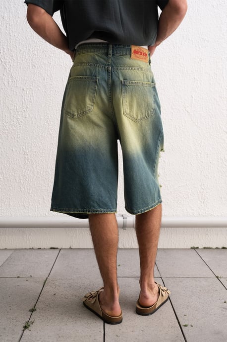 Zara Denim Capri Shorts med förstörda detaljer - Image 5