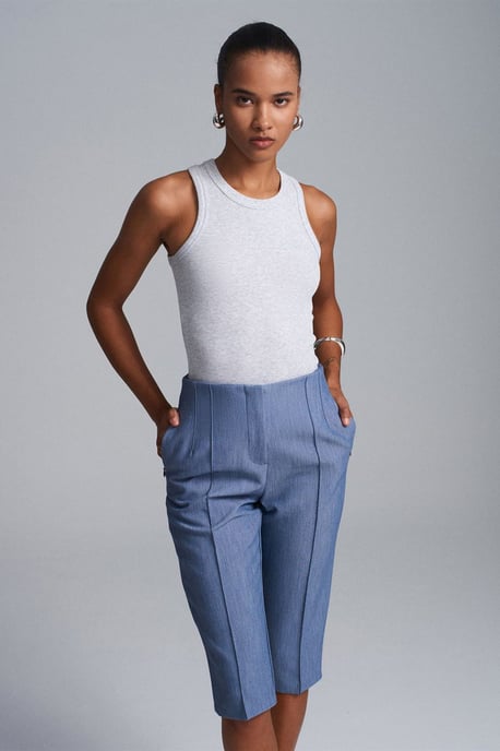High-waist Straight Capri Shorts With Slit - Image 1