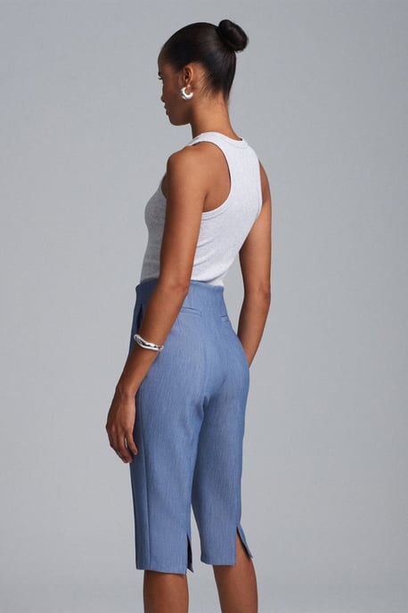 High-waist Straight Capri Shorts With Slit - Image 2