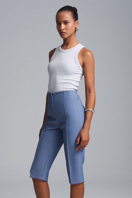 High-waist Straight Capri Shorts With Slit - Image 3