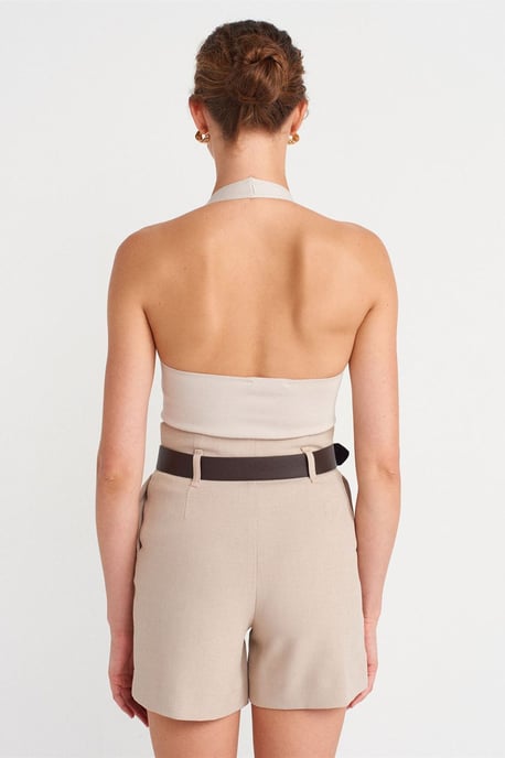 Högmidjade skräddarsydda crepe-shorts med bälte - Image 2