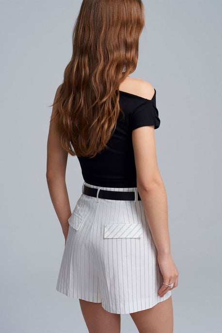Kvinnors högmidjade randiga shorts med bälte - Image 2