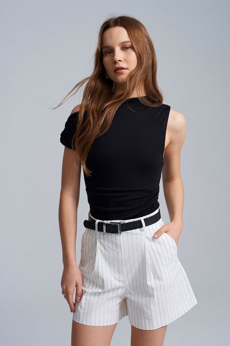 Kvinnors högmidjade randiga shorts med bälte - Image 3