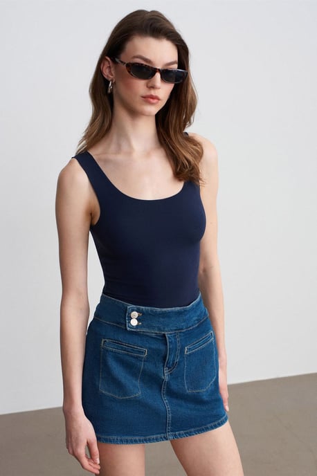 Högmidjad rak mini denimkjol - Image 3