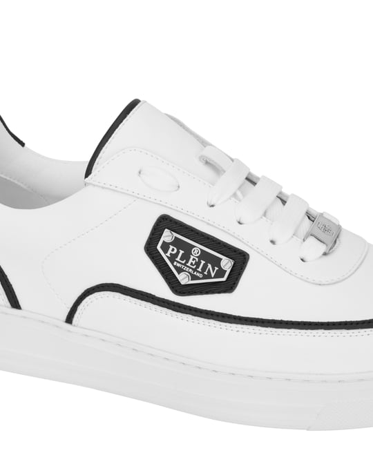 Low-Top Sneakers Triangle - Image 2