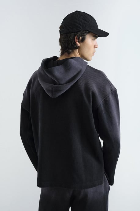 Hoodie i stickat material - Image 3