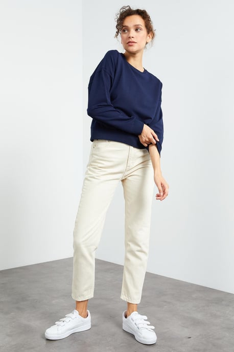 Women's Relaxed Crew Neck Sweatshirt - Image 4
