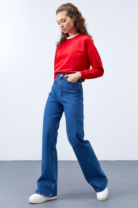 Women's Relaxed Crew Neck Sweatshirt - Image 4