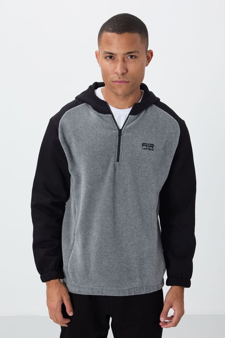 Men's Color-Blocked Half-Zip Plush Sweatshirt - Image 1
