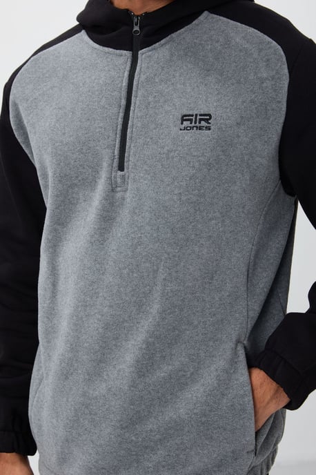 Men's Color-Blocked Half-Zip Plush Sweatshirt - Image 2