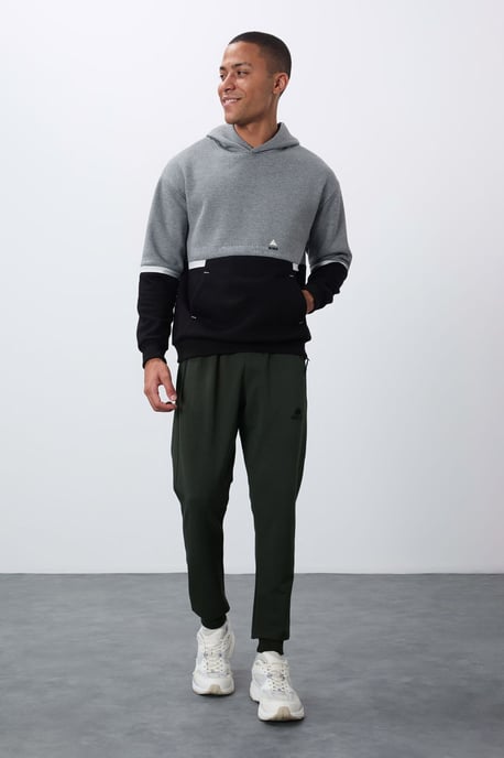 Men's Color-Blocked Hooded Sweatshirt - Image 1