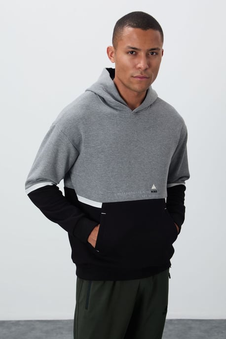 Men's Color-Blocked Hooded Sweatshirt - Image 2