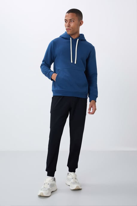 Men's Solid Hooded Sweatshirt With Pocket - Image 3