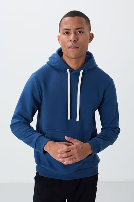 Men's Solid Hooded Sweatshirt With Pocket - Image 5