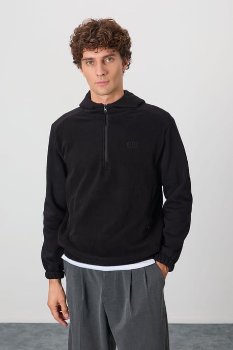 Men's Color-Blocked Half-Zip Plush Sweatshirt - Image 2
