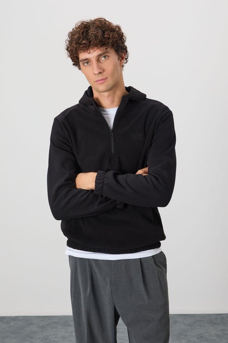 Men's Color-Blocked Half-Zip Plush Sweatshirt - Image 4