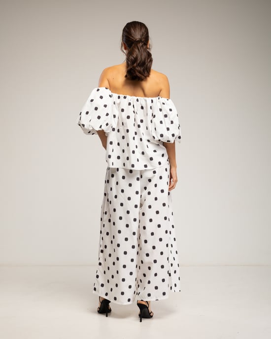Set van stippenbroek en top, top met elastische boothals en wijde broek met zakken - Image 2