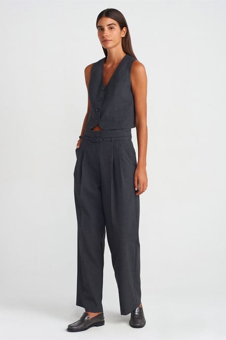 Korte Crepe Vest met Knopen Sluiting - Image 3