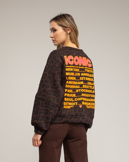 Sweatshirt met dierenprint en de tekst 'iconic' in neonkleur. - Image 2