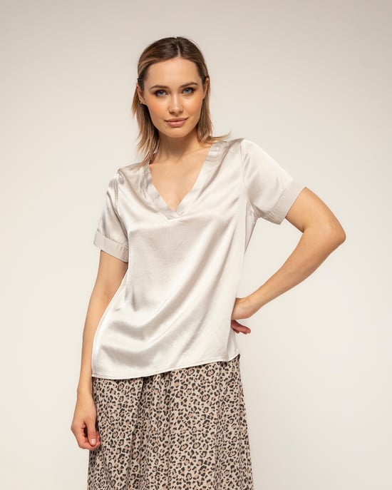 T-shirt met korte mouwen en V-hals van zijde - Image 1