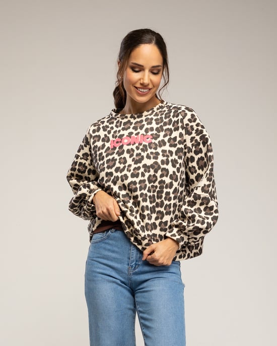 Sweatshirt met dierenprint en de tekst 'iconic' in neonkleur. - Image 1
