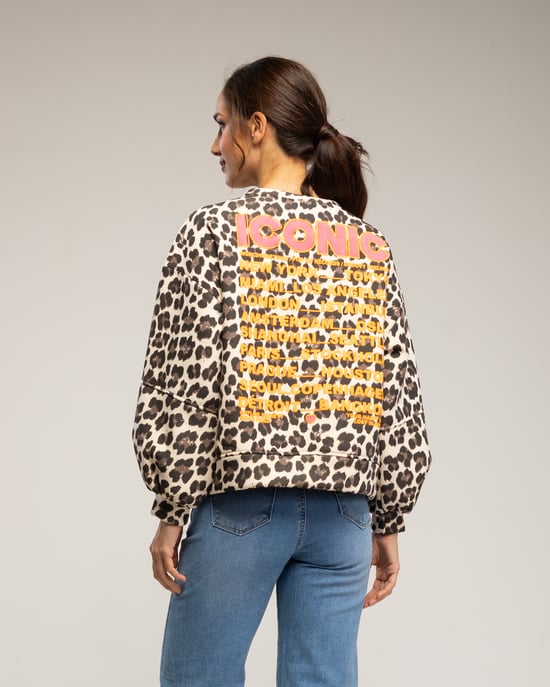Sweatshirt met dierenprint en de tekst 'iconic' in neonkleur. - Image 2