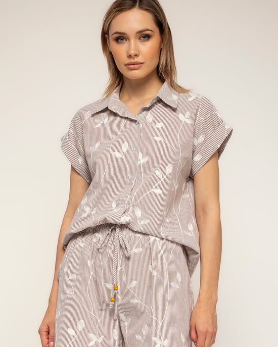 Gestreepte blouse met borduursels en korte mouwen met omslag - Image 3