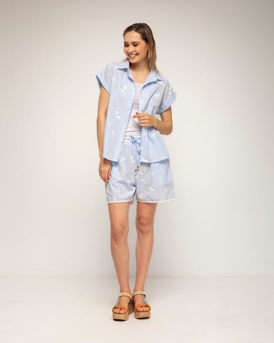 Gestreepte blouse met borduursels en korte mouwen met omslag - Image 4