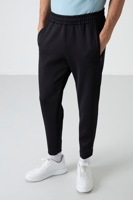 Herrars enfärgade joggbyxor - Image 2