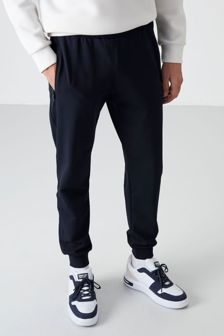 Herrsolid färgad sweatpants med dragkedja ficka - Image 4