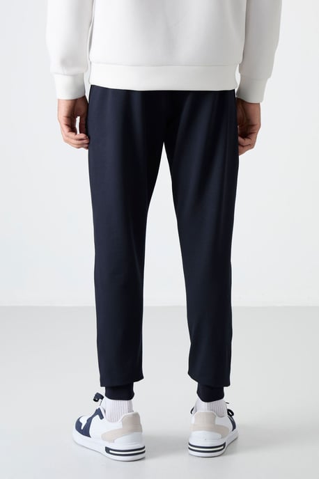 Herrsolid färgad sweatpants med dragkedja ficka - Image 5