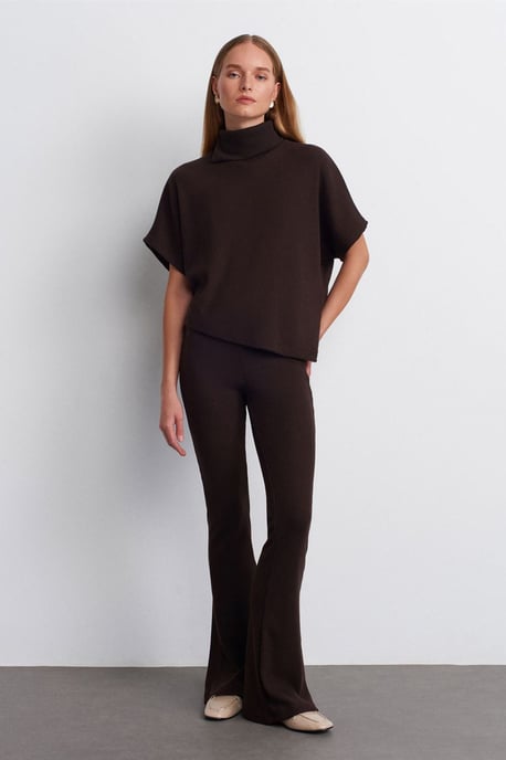High-Waist Flare Knit Pants - Image 3