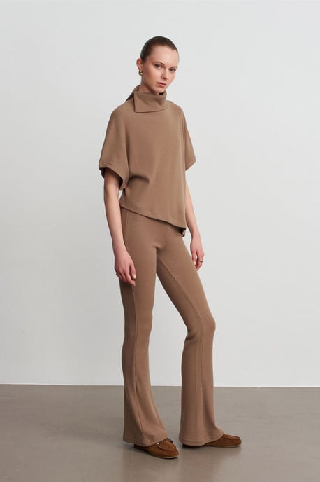 High-Waist Flare Knit Pants - Image 3