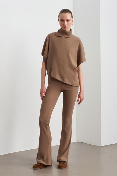 High-Waist Flare Knit Pants - Image 5