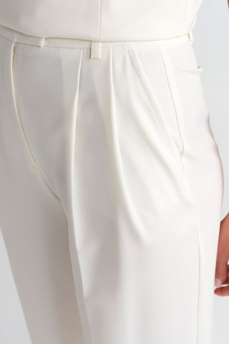 High-Waist Wide-Leg Crepe Trousers With Belt - Image 4