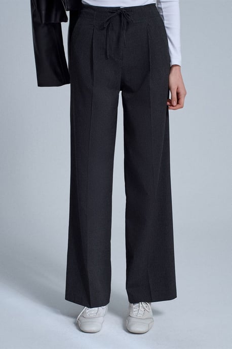 Wide-Leg Crepe Drawstring Trousers - Image 4
