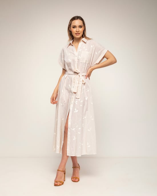 Gestreepte midi-blousejurk met borduursels en een riem - Image 1