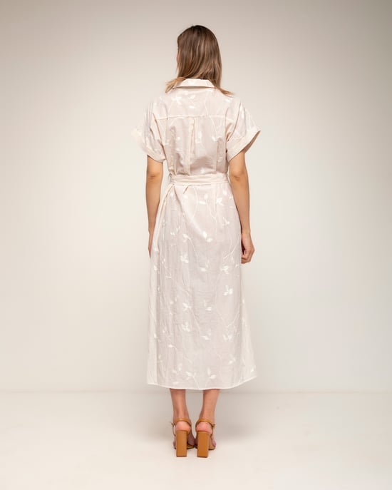 Gestreepte midi-blousejurk met borduursels en een riem - Image 3