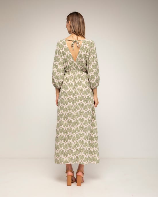 Geprinte jurk met elastische taille, V-hals en V-rug en vetersluiting - Image 3